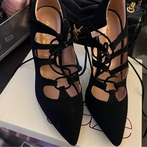 Glaze Elegant Black Lace-Up Heels